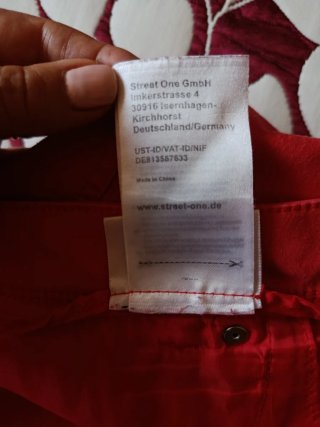 Bermuda mujer roja