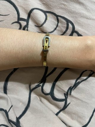 Pulsera rígida dorada minimalista