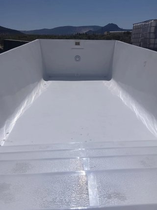 Piscina de poliéster blanca