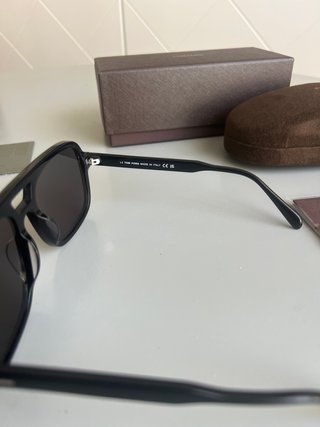 Gafas de sol Tom Ford negras y marrones