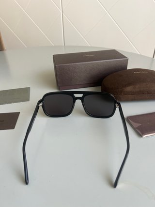Gafas de sol Tom Ford negras y marrones