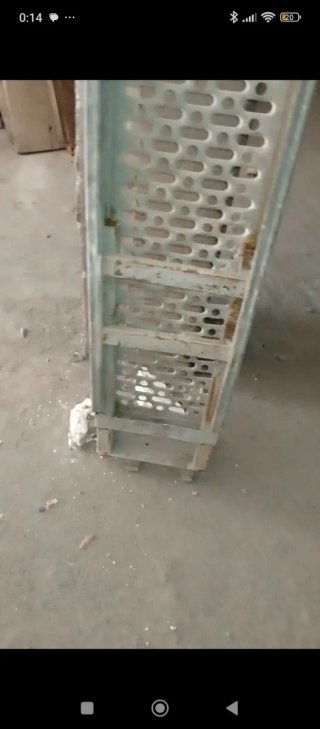Andamio metálico amarillo