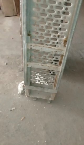 Andamio metálico amarillo