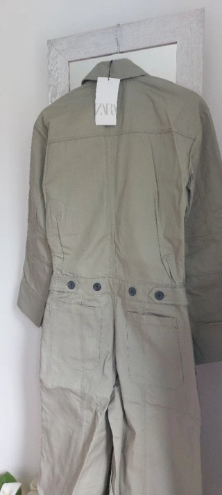 Mono verde militar tipo gabardina