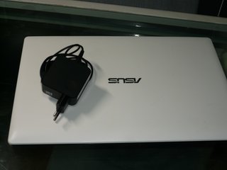 Portátil Asus F553M Blanco y Negro