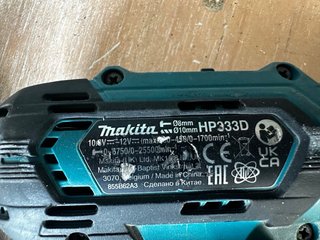 Taladro Makita HP330D con cargador y baterías