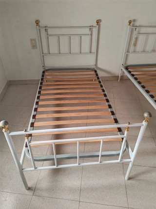 Cama individual de Metal  Regulable en Altura