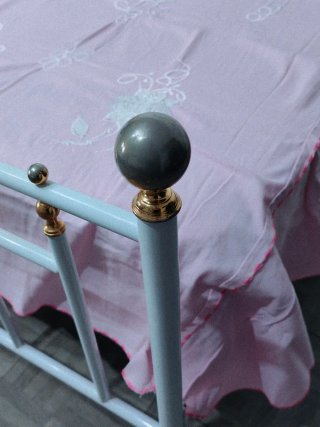 Cama individual de Metal  Regulable en Altura