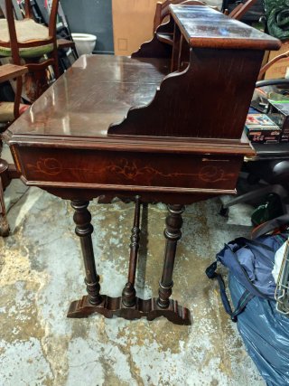 Escritorio auxiliar de madera