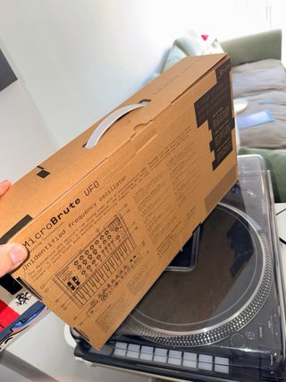 Arturia MicroBrute ufo edizione limitata