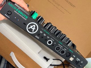 Arturia MicroBrute ufo edizione limitata