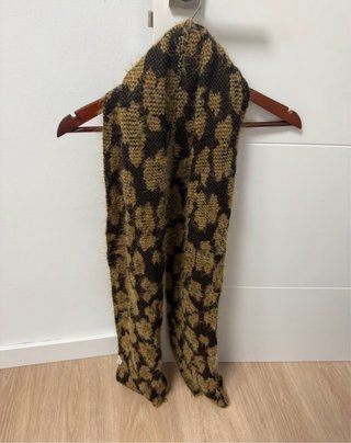 Bufanda/pañuelo estampado de leopardo.