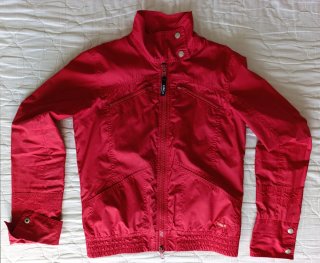 Cazadora Only roja ligera. Talla M.