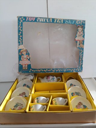 Juego de té infantil antiguo