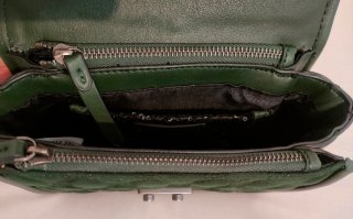 Bolso mediano de terciopelo verde