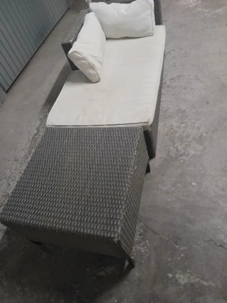 Sofá y mesa ratán exterior