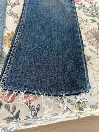 Pantalones vaqueros acampanados hasta tobillos