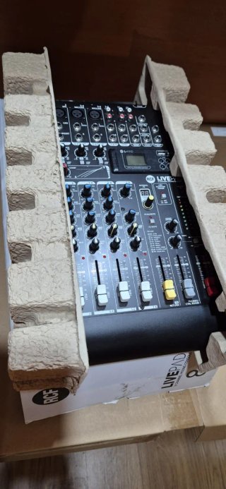 Mesa de Mistura RCF LivePad 8CX