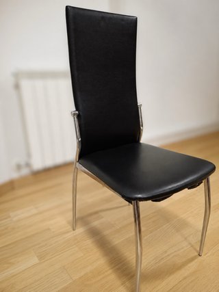 Sillas de comedor negras y plateadas
