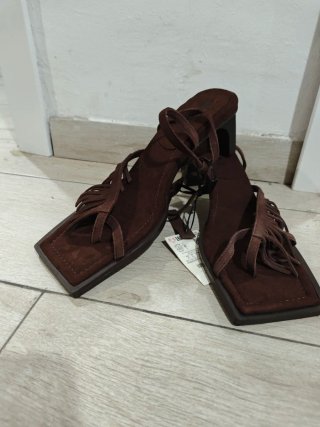 Sandalias de tacón para dama