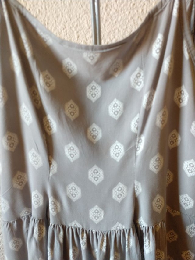 Vestido tirantes viscosa estampado T-S. Buen estad