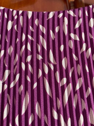 Blusa Morada con Pliegues y Manga Acampanada