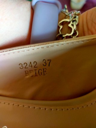 Zapatos tacón bajo beige talla 37