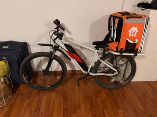 Bicicleta eléctrica MTB con portaequipajes