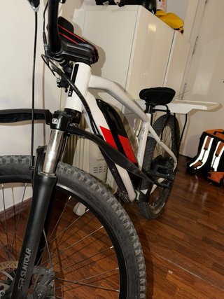 Bicicleta eléctrica MTB con portaequipajes
