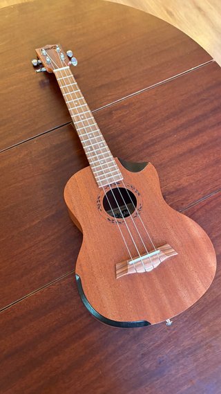 Ukulele tenor RockJam con custodia