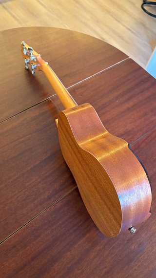 Ukulele tenor RockJam con custodia