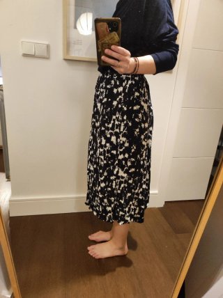 Falda midi estampada uniqlo