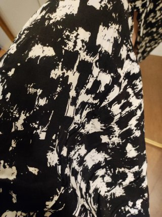 Falda midi estampada uniqlo
