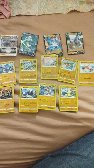 Lote 153 cartas Pokémon+Invizimals+espada...