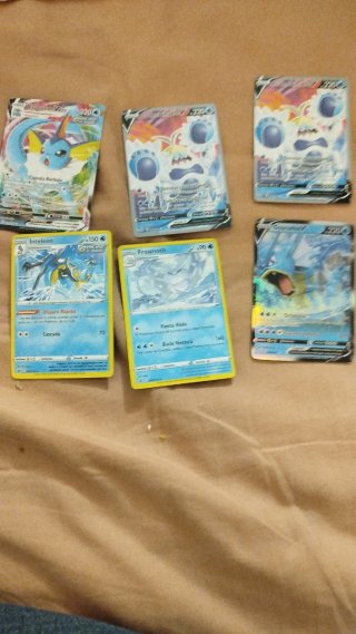 Lote 153 cartas Pokémon+Invizimals+espada...