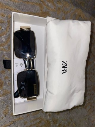 Gafas de sol Zara negras y doradas