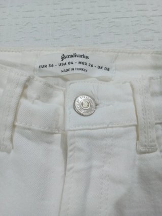 Pantalón pitillo blanco Stradivarius