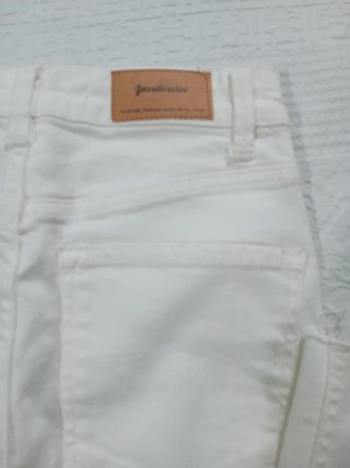 Pantalón pitillo blanco Stradivarius