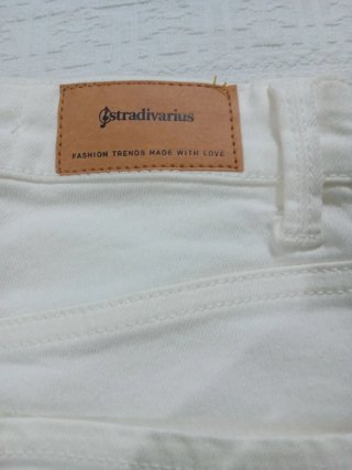 Pantalón pitillo blanco Stradivarius