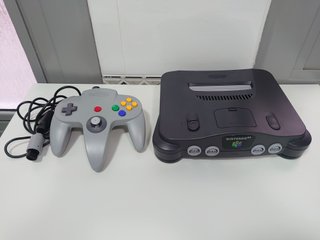 Nintendo 64 Consola Morada y Gris