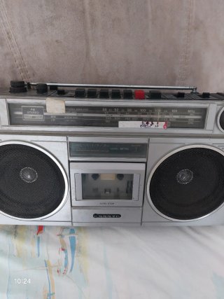 Rádio Cassete Sanyo Prata e Preto