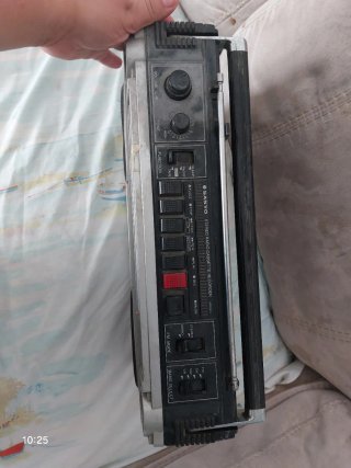 Rádio Cassete Sanyo Prata e Preto