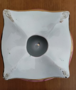 Jarrón muy antiguo de porcelana