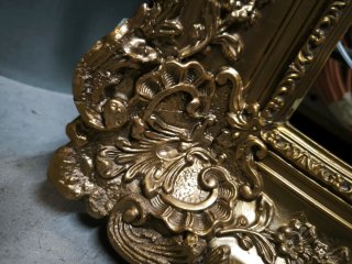Marco grande dorado