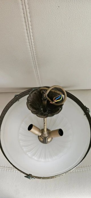 Lámpara de techo clásica dorada y blanca