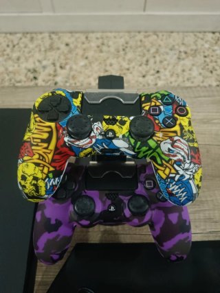 Consola PS4 Slim + 4 Juegos + Mandos