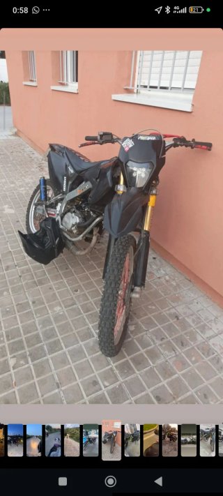 Moto Enduro/Motocross Negra y Naranja