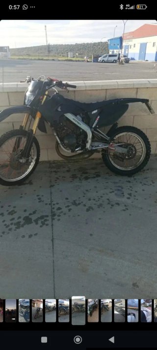 Moto Enduro/Motocross Negra y Naranja