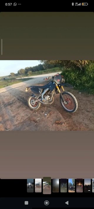 Moto Enduro/Motocross Negra y Naranja