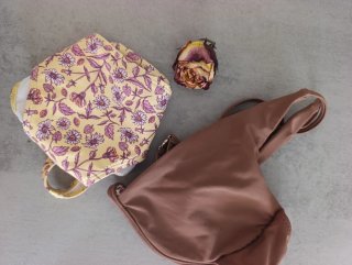 Bikini marrón y amarillo floral